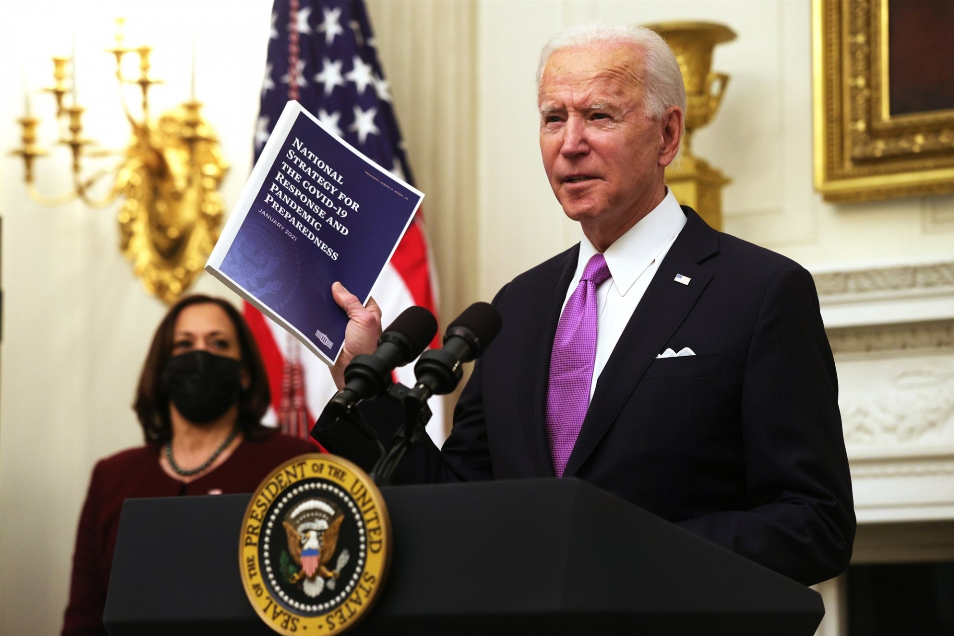 Vừa nhậm chức, Biden đã nhận 'cơn mưa' lời khen. Ảnh: NBC