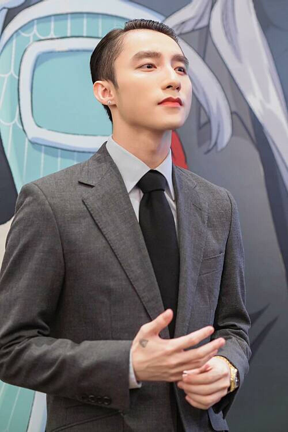 Sáng 24/1, cư dân mạng soi ra Sơn Tùng đã bỏ theo dõi Thiều Bảo Trâm trên Instagram. Đây được xem như dấu hiệu chấm dứt cuộc tình 8 năm của 2 người. Ảnh: Internet