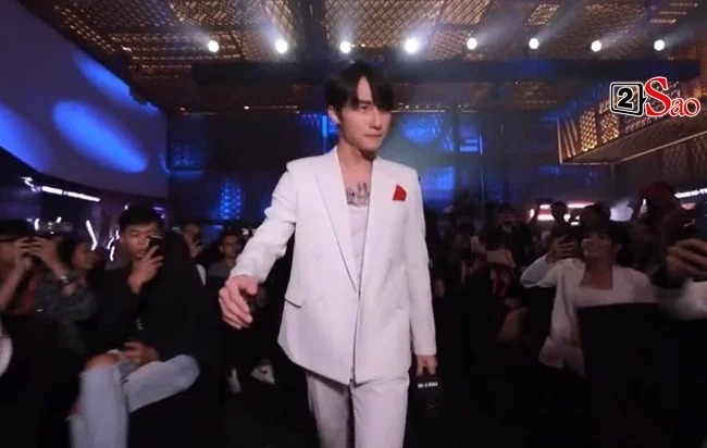 Tin giải trí hot nhất tối 27/1: Sơn Tùng tái xuất, Cách xưng hô của Lệ Quyên với tình trẻ - Ảnh 4