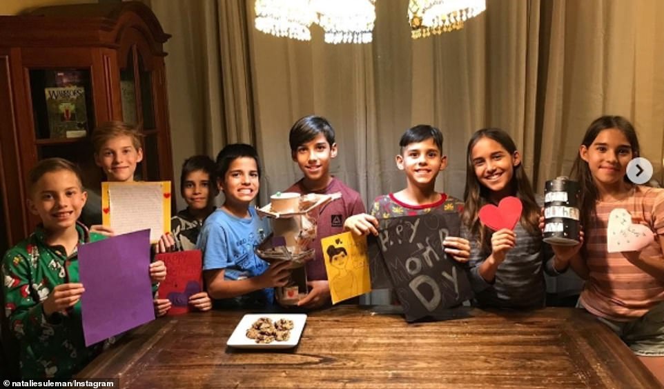 Người mẹ trẻ tập trung duy trì chế độ ăn chay giữa khủng hoảng toàn cầu. Ảnh: Instagram