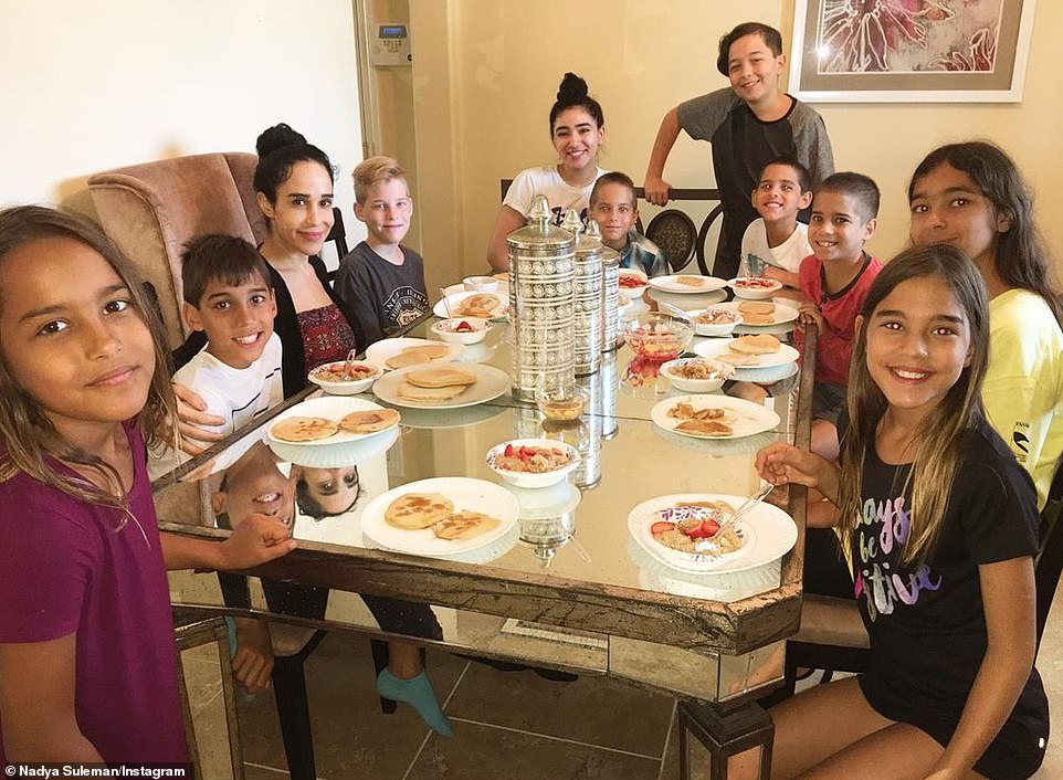 Chị Suleman chia sẻ cuộc sống gia đình lên mạng xã hội. Ảnh: Instagram