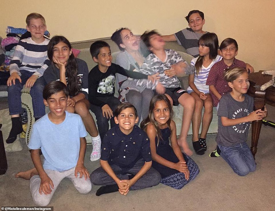 Trước khi mang thai 8 em bé, chị Suleman đã có 6 con. Ảnh: Instagram