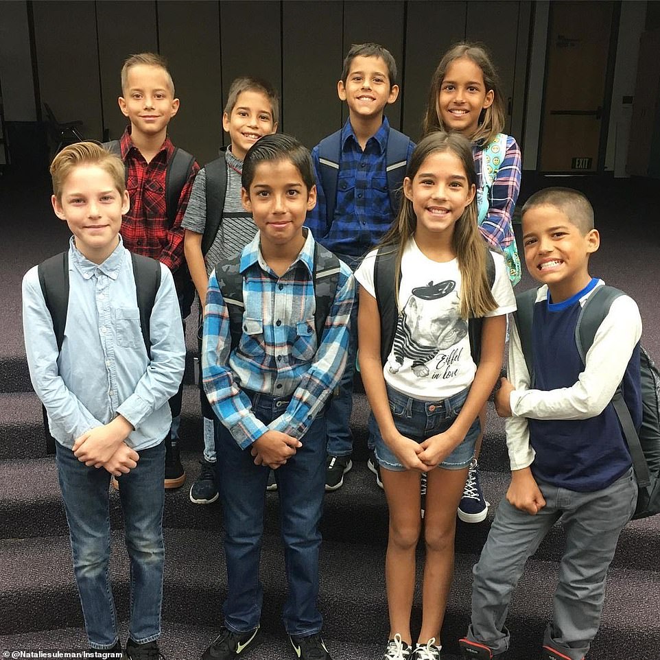 Thời gian trôi qua thật nhanh, mới ngày nào cả 8 bé còn nhỏ xíu trong vòng tay mẹ. Ảnh: Instagram