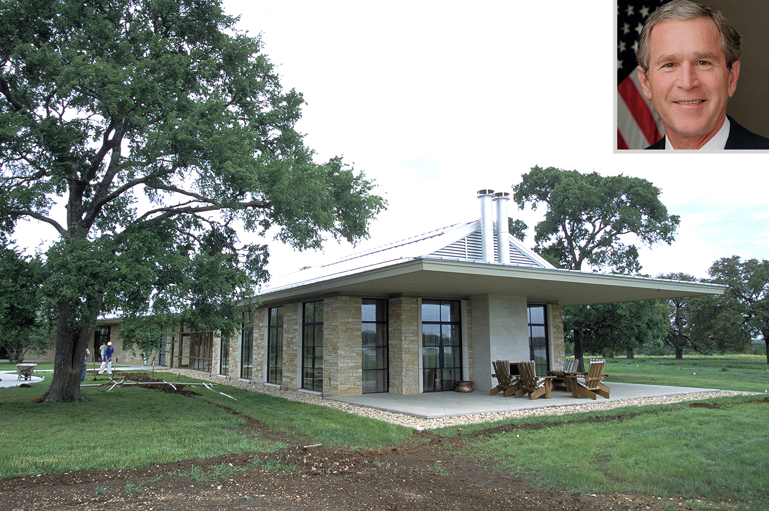 Sau hai nhiệm kỳ, George W. Bush trở về trang trại thân yêu của mình  ở Crawford, Texas. Trong suốt nhiệm kỳ tổng thống của mình, ông thường xuyên tới đây nghỉ ngơi. Dinh thự này có biệt danh là Nhà Trắng phía Tây.