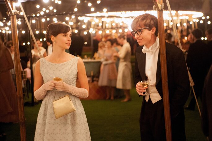 Eddie Redmayne và Felicity Jones thủ vai chính Stephen và Jane trong 'Thuyết vạn vật'. Ảnh: Pinterest