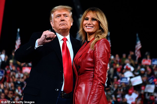 Bà Melania luôn là người đầu tiên gọi điện cho chồng sau mỗi lần ông đi vận động tranh cử. Ảnh: Getty Bà Melania luôn là người đầu tiên gọi điện cho chồng sau mỗi lần ông đi vận động tranh cử. Ảnh: Getty