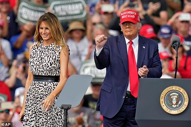Vợ chồng cựu Tổng thống Donald Trump tại một buổi vận động tranh cử ở Florida năm 2020. Ảnh: AP Vợ chồng cựu Tổng thống Donald Trump tại một buổi vận động tranh cử ở Florida năm 2020. Ảnh: AP