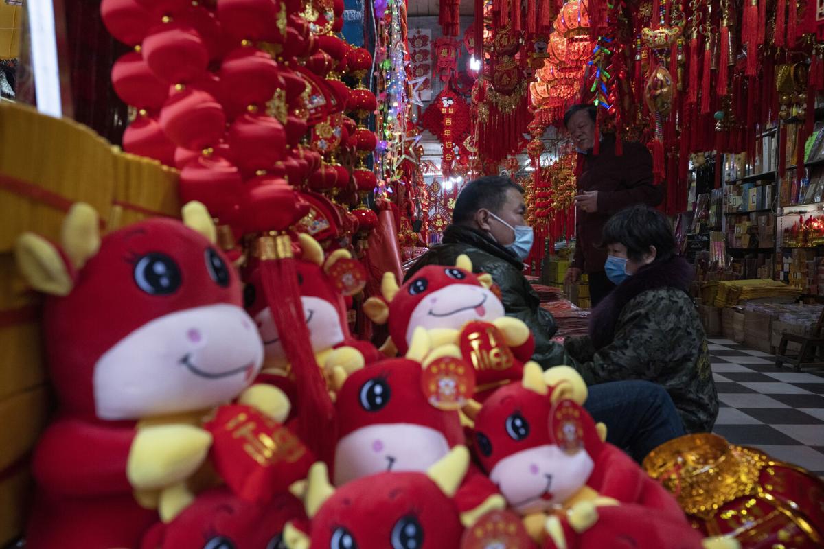 Năm nay là năm con trâu, vì vậy, những món đồ trang trí theo năm này nếu không bán được sẽ bị vứt bỏ. Ảnh: AP