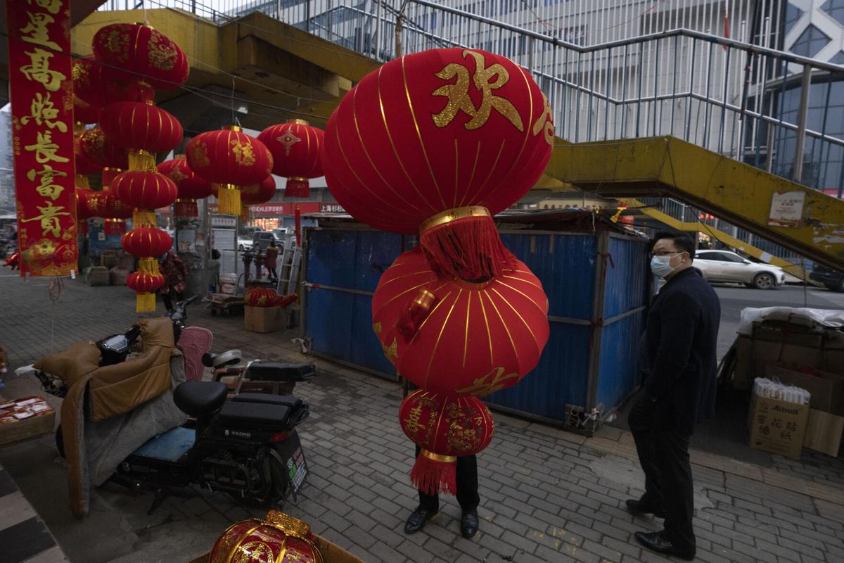 Bày hàng ra bán nhưng không có người mua. Ảnh: PA