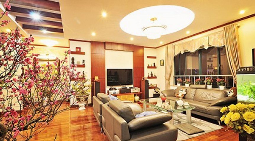 Nhà có hoa, có phụ kiện vô cùng ấm áp. Ảnh minh họa: Internet