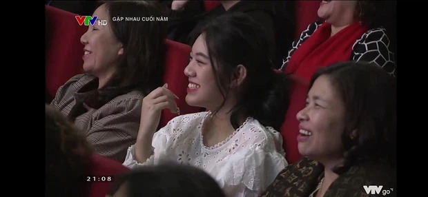 Chỉ xuất hiện vài giây thôi nhưng góc nghiêng này đã đốn tim các anh trai rồi! Ảnh chụp màn hình Chỉ xuất hiện vài giây thôi nhưng góc nghiêng này đã đốn tim các anh trai rồi! Ảnh chụp màn hình