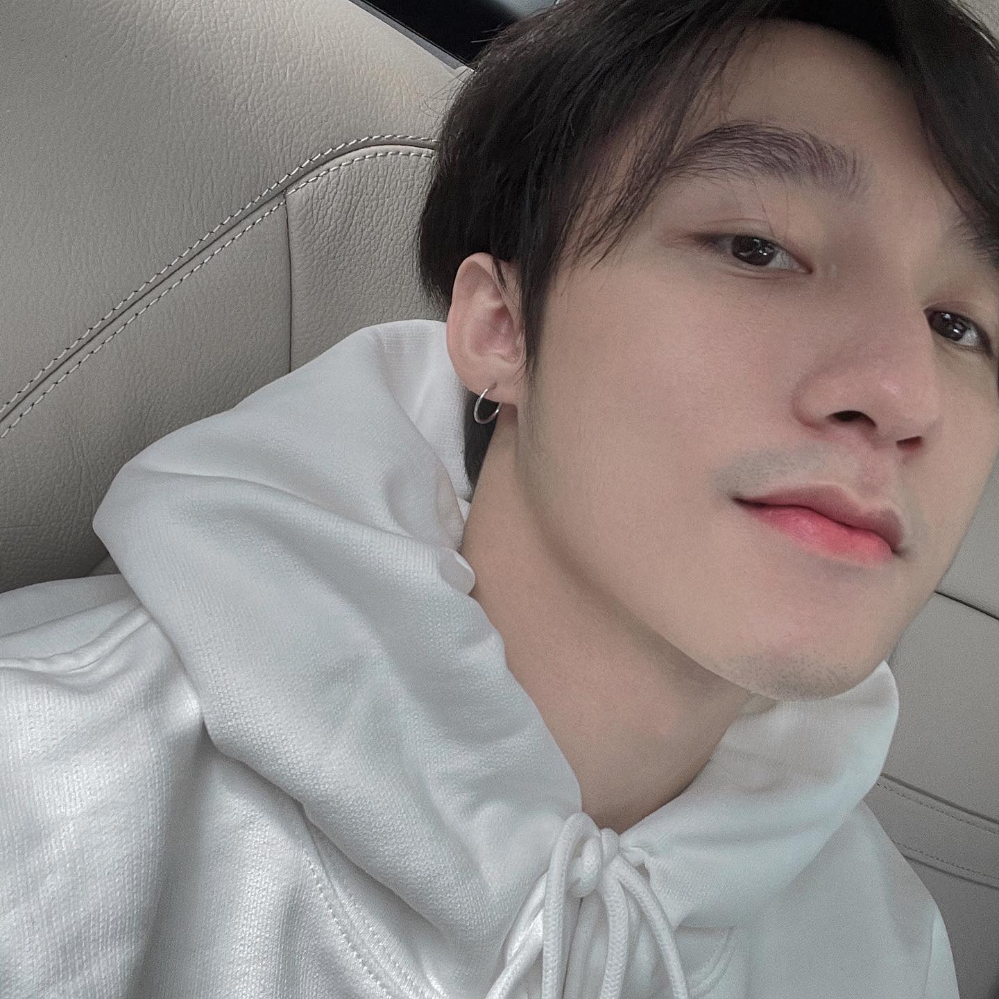 Chiếc ảnh selfie đốn tim fan nữ của Sơn Tùng. Ảnh: Instagram