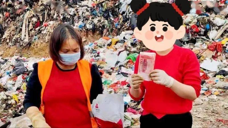 Bà Trần tìm lại được 11.000 NDT (gần 40 triệu đồng) bị vứt nhầm vào bãi rác. Ảnh: Sohu
