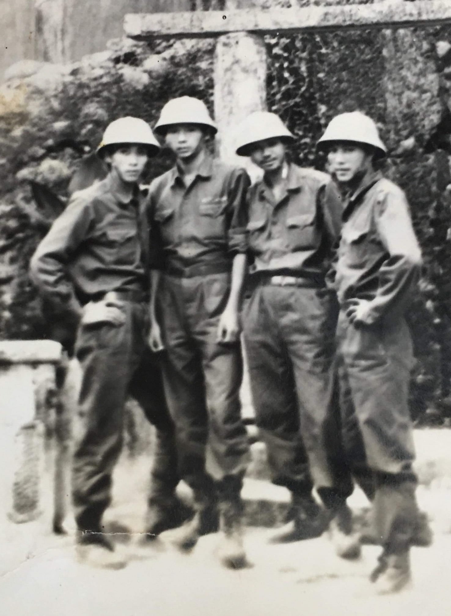 Bức ảnh thời trai trẻ của 4 nghệ sĩ gạo cội trong nền điện ảnh Việt Nam. Ảnh: Facebook