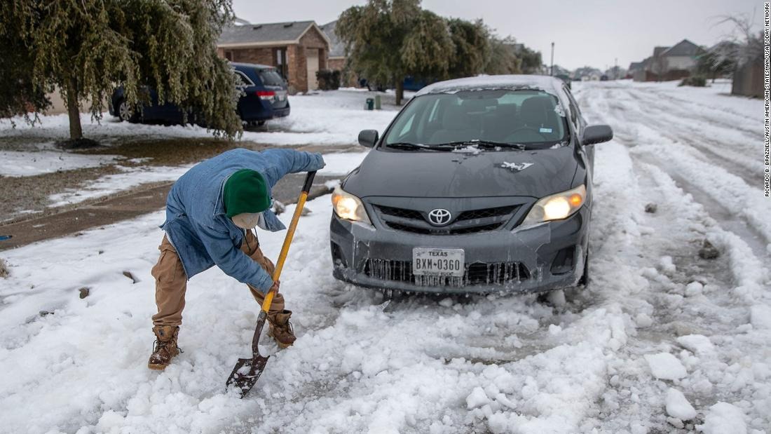 Người dân tại bang Texas, Mỹ đang hoảng loạn vì bão mùa đông. Ảnh: Internet