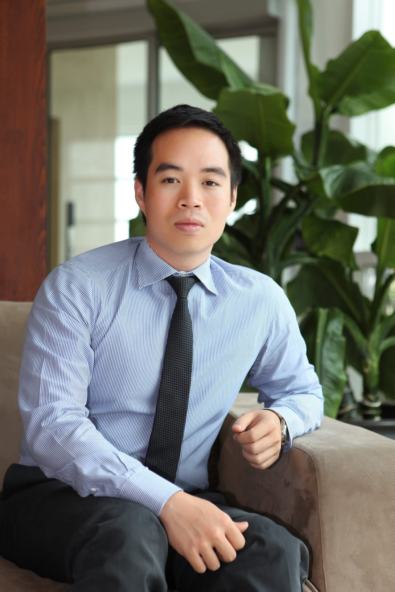 Đoàn Quốc Huy là con trai của Tiến sỹ Đoàn Quốc Việt - một doanh nhân thành công trong lĩnh vực kinh doanh nhà hàng, khách sạn, thương mại dịch vụ tại Ba Lan và sáng lập tập đoàn BIM Group. Anh tốt nghiệp cử nhân ngành phát triển bất động sản và kinh doanh tại đại học Marshall School of Business (Nam Hoa Kỳ). Từ 2005-2008, Đoàn Quốc Huy giữ các chức vụ như trợ lý Giám đốc Điều hành, Quản lý Marketing và phát triển thị trường tại tập đoàn của gia đình. Sau đó, anh được giao trách nhiệm dẫn dắt CTCP đầu tư phát triển Syrena Việt Nam với hơn 16 dự án lớn tại khắp đất nước Việt Nam và Lào. Dưới sự lãnh đạo của Đoàn Quốc Huy, Syrena Việt Nam trở thành một trong 3 công ty bất động sản có tiếng ở Việt Nam, với tổng vốn điều lệ hơn 2.000 tỷ đồng.