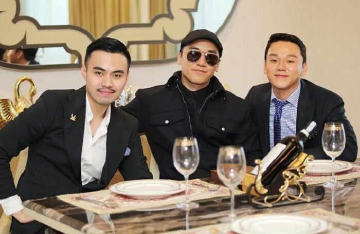 Đỗ Hoàng Minh, con trai cả của ông Đỗ Anh Dũng, Chủ tịch tập đoàn TÂn Hoàng Minh. Anh tốt nghiệp Đại học Sorbon của Pháp sau đó trở về Việt Nam và được bố giao giữ chức vụ Phó Tổng giám đốc phụ trách kinh doanh của tập đoàn. Bên cạnh việc khẳng định dấu ấn của mình trong hoạt động kinh doanh của gia đình, Đỗ Hoàng Minh được biết đến là người có ngoại hình nam tính, phong cách thời trang lịch lãm và kết giao với nhiều ngôi sao nổi tiếng thế giới.