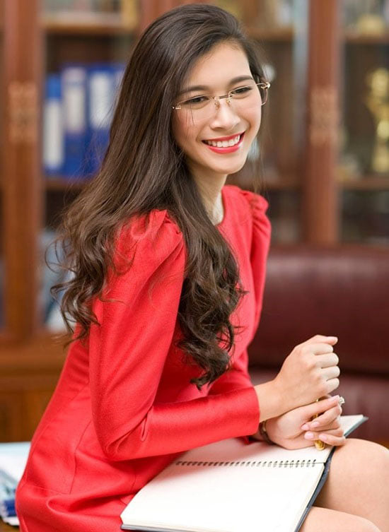 Nguyễn Ngọc Mỹ sinh năm 1991 là con út của Chủ tịch HĐQT Alphanam Nguyễn Tuấn Hải và Phó Tổng giám đốc Alphanam Đỗ Thị Minh Anh. Cô từng du học 8 năm và nói thông thạo 4 ngoại ngữ là Anh, Pháp, Trung và Hàn. Sau khi tốt nghiệp Quản trị Kinh doanh tại Mỹ, Nguyễn Ngọc Mỹ có học thêm về Lịch sử Mỹ thuật - Kiến trúc rồi về Việt Nam giúp điều hành sản nghiệp gia đình.