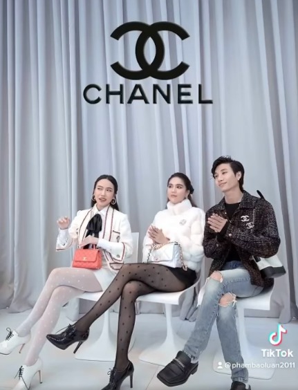 Tin giải trí hot trưa 25/2: Ngọc Trinh đu trend xem show thời trang, Biệt thự 50 tỷ của Mạc Văn Khoa gây trầm trồ - Ảnh 3