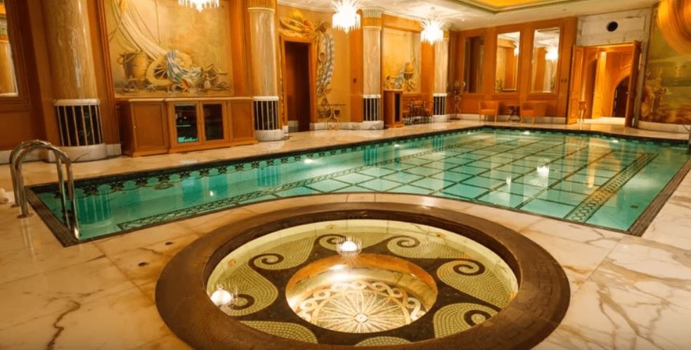 Đây chỉ là một bể bơi trong dinh thự của Hoàng tử Brunei thôi. Ảnh: Instagram Đây chỉ là một bể bơi trong dinh thự của Hoàng tử Brunei thôi. Ảnh: Instagram