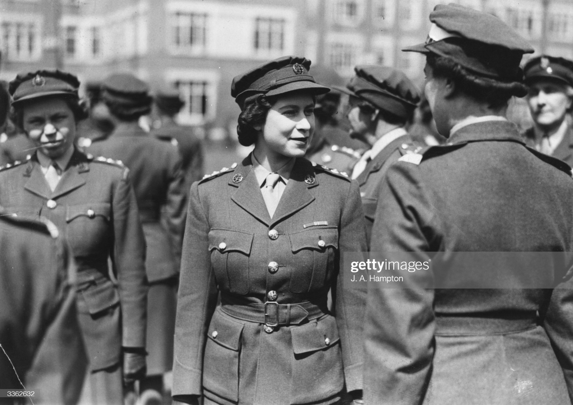 Những lần 'nổi loạn' của Nữ hoàng Elizabeth - Ảnh 4