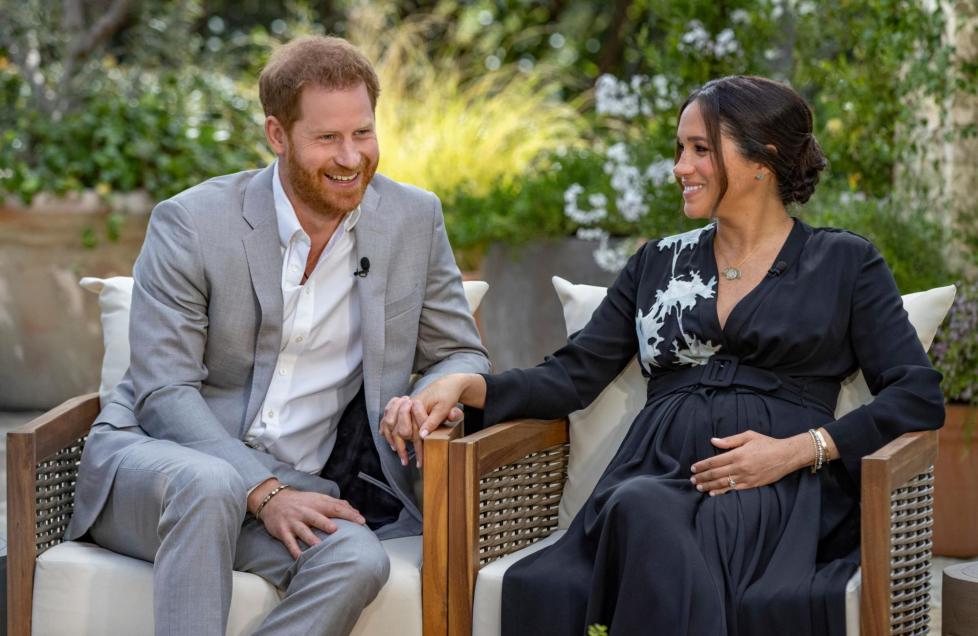 Harry và Meghan tham gia trả lời phỏng vấn, tiết lộ nhiều bí mật về Hoàng gia Anh. Ảnh: CBS