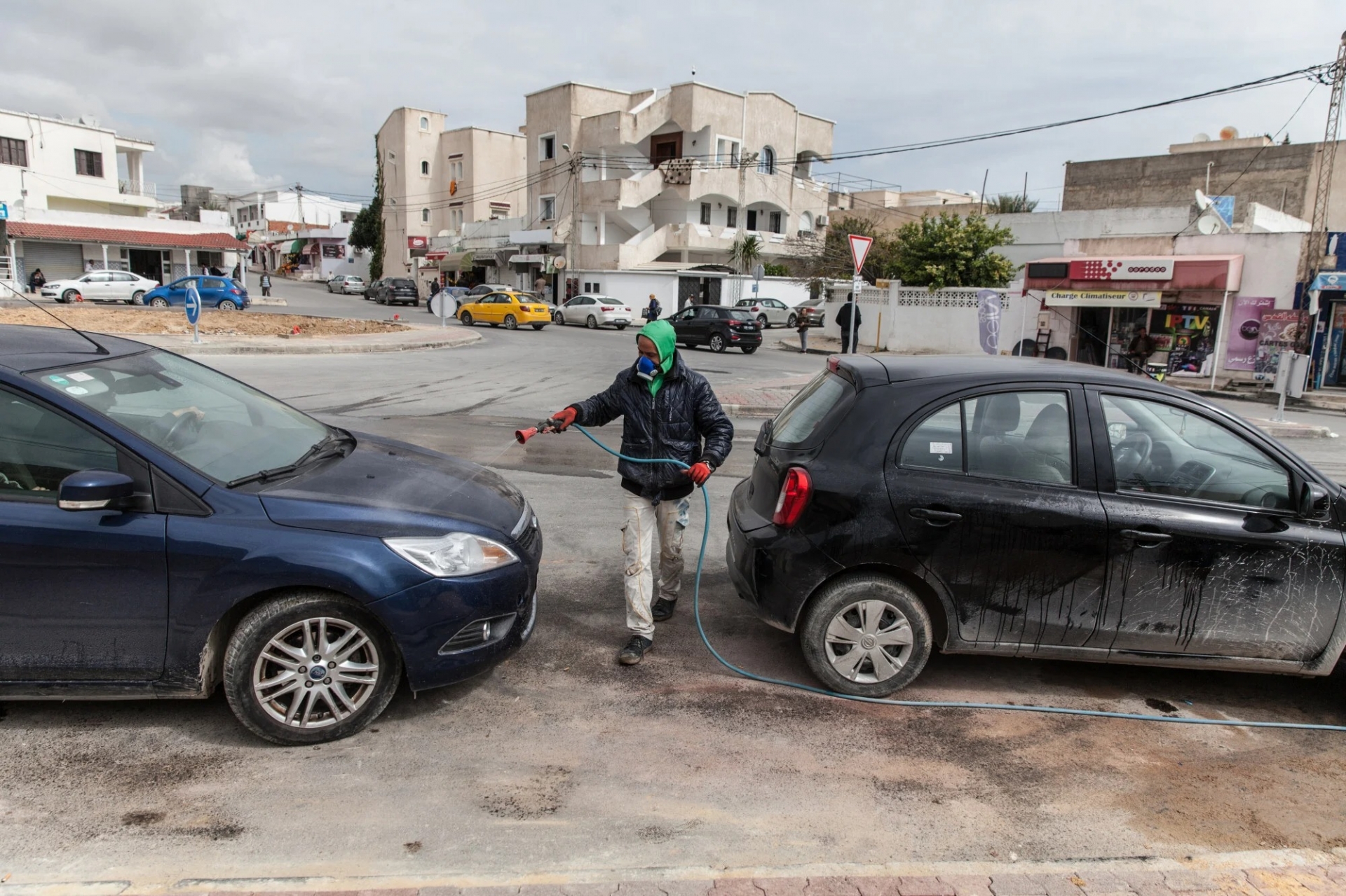 Một số người cho rằng lệnh cấm này nhằm thúc đẩy lĩnh vực rửa xe của thành phố. Ảnh: SCMP