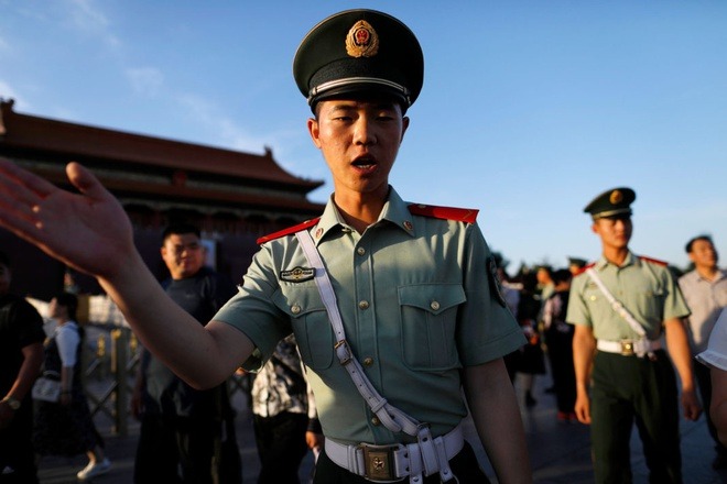EU đã cứng rắn hơn với Trung Quốc sau khi chính thức ban bố lệnh trừng phạt mới với các cá nhân và tổ chức nước này. Ảnh: AP EU đã cứng rắn hơn với Trung Quốc sau khi chính thức ban bố lệnh trừng phạt mới với các cá nhân và tổ chức nước này. Ảnh: AP