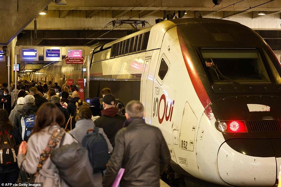 Quang cảnh tại ga Gare Montparnasse phục vụ cho khu vực tây và tây nam nước Pháp. Ảnh: Getty