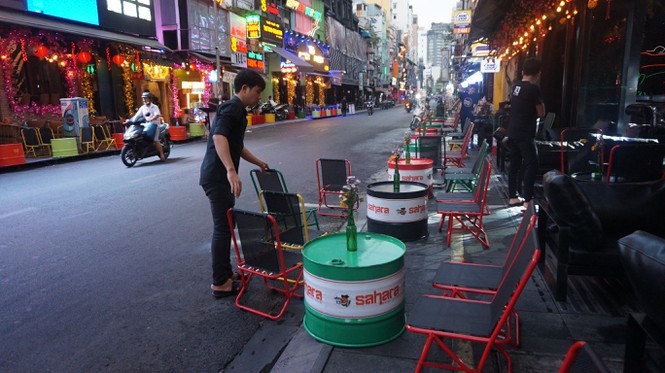 Sau 35 ngày không ghi nhận ca Covid-19 lây nhiễm trong cộng đồng, TP.HCM đã cho phép các cơ sở kinh doanh hoạt động trở lại từ 19/3 để đảm bảo nhu cầu đời sống nhân dân. Ảnh: Tiền phong