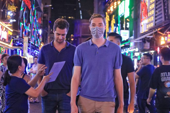 Khách Tây cũng đã quay lại Bùi Viện. Ảnh: Thanh niên