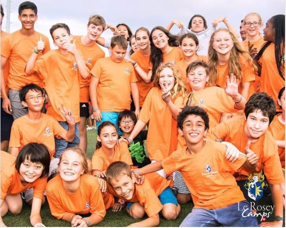 Nhưng tiền bạc không thành vấn đề ở đây. Tại ngôi trường này, các học sinh sống với nhau như một gia đình lớn, cùng học tập, cùng vui chơi. Ảnh: Instagram