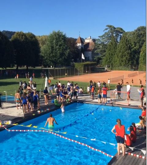 Là một phần trong chương trình học mùa hè, các học sinh có thể dành thời gian rảnh của mình ở bể bơi. Ảnh: Instagram