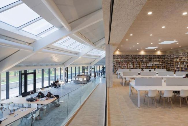 Tại đây, học sinh có thể học nhóm ở hội trường hoặc thư viện. Ảnh: Intagram