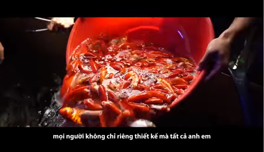 Để cho chân thật, thêm 500 chú cá vàng được thả vào 'thủy cung'. Ảnh chụp màn hình Để cho chân thật, thêm 500 chú cá vàng được thả vào 'thủy cung'. Ảnh chụp màn hình