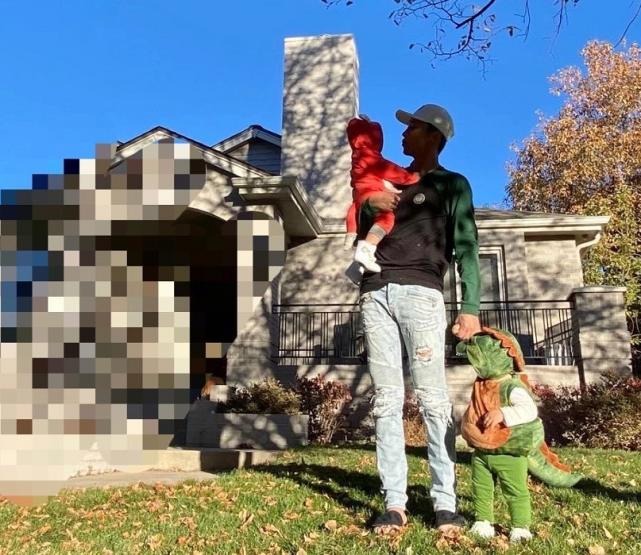 Trương Hằng và mẹ bé 2 đứa trẻ được cho là con của Trịnh Sảng đi chơi. Ảnh: Inf.news