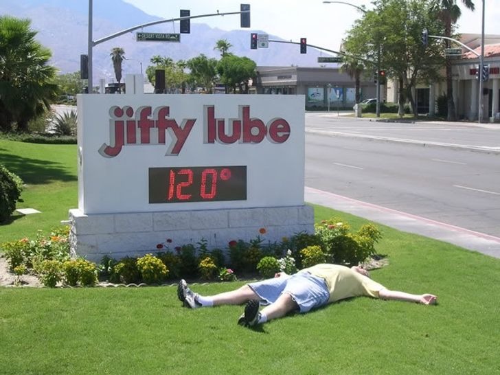 Những bức ảnh chứng minh mùa hè không buông tha cho bất kỳ ai