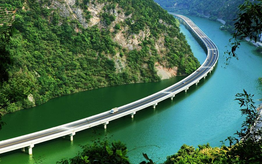 15 cung đường khiến tín đồ road trip lịm đi vì kinh ngạc 15 cung đường khiến tín đồ road trip lịm đi vì kinh ngạc