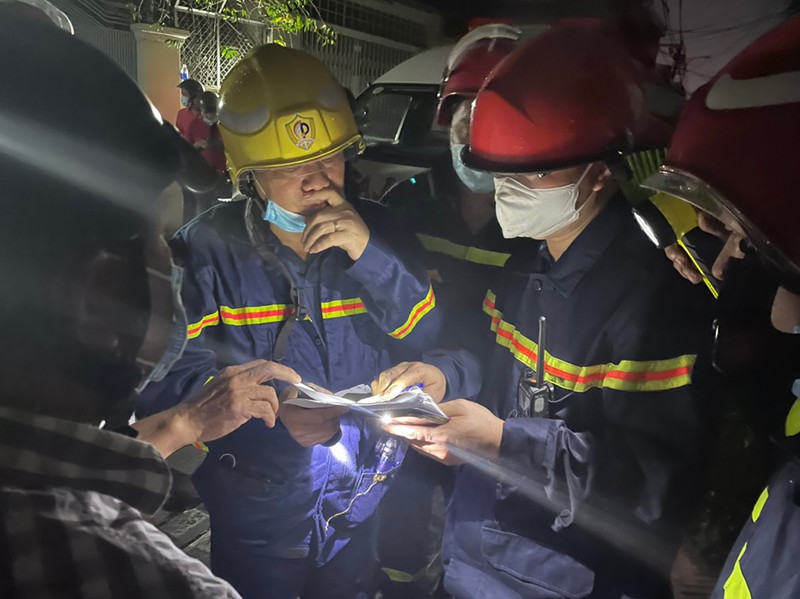 Lực lượng PCCC có mặt kịp thời sau khi nhận được tin báo. Ảnh: PLO Lực lượng PCCC có mặt kịp thời sau khi nhận được tin báo. Ảnh: PLO