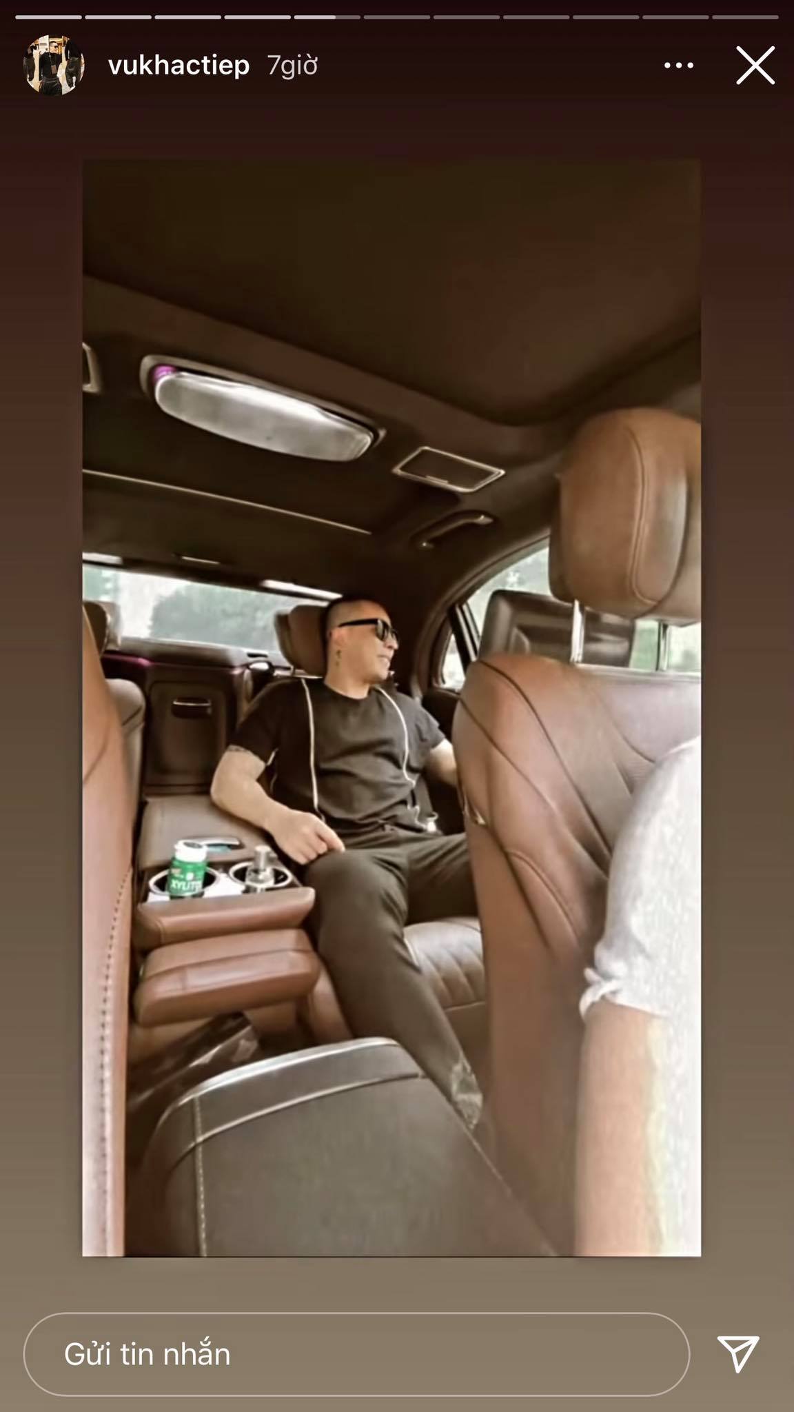 Hoá ra 'đại sứ cách ly' đến nhà Ngọc Trinh quay TikTok. Ảnh: IGNV