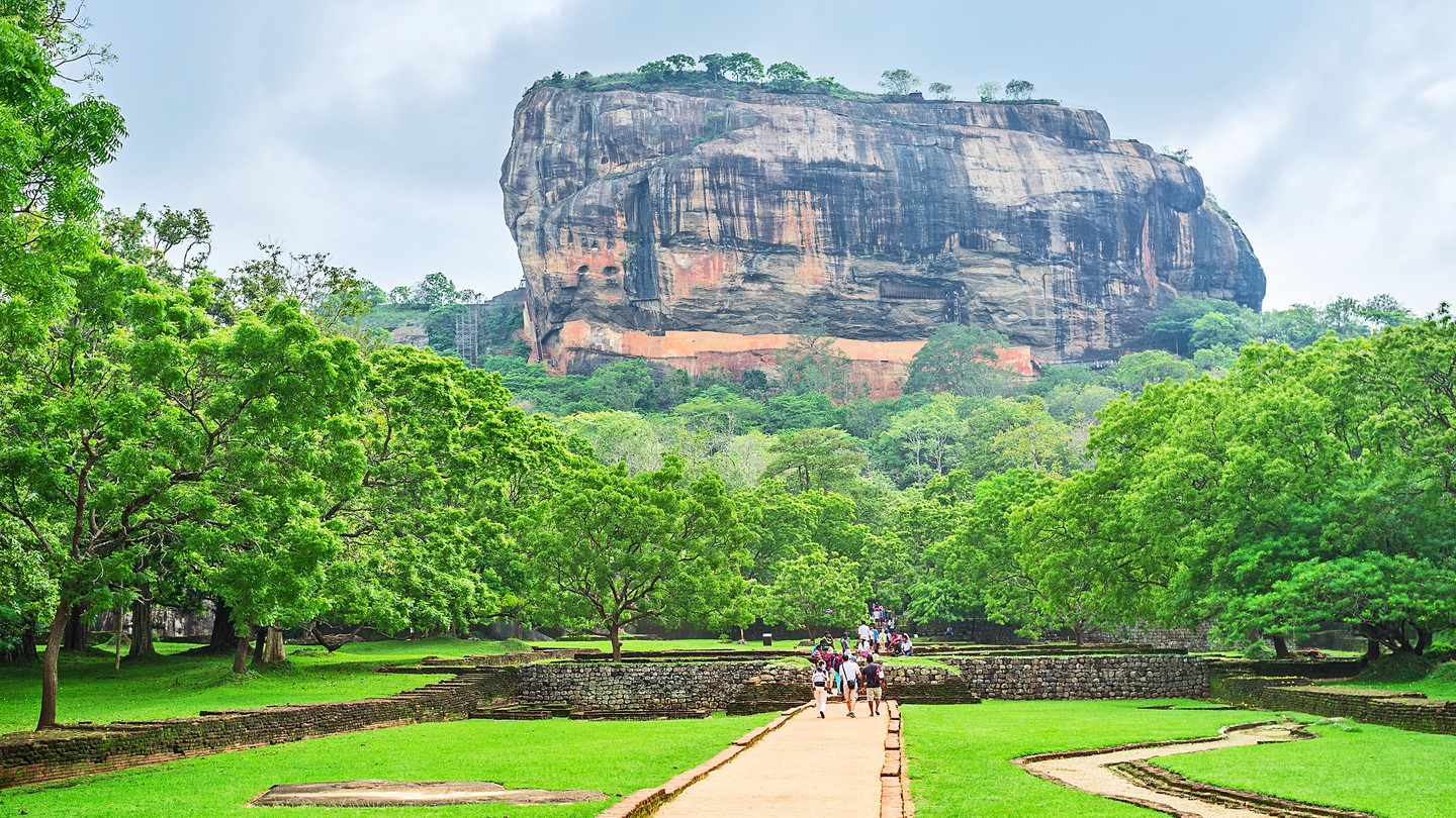 Một tour du lịch đến Sigiriya là cách tốt nhất để tận hưởng thiên nhiên nhiệt đới, cảnh quan độc đáo và kiến ​​trúc cổ của Sri Lanka. Ảnh: Alamy