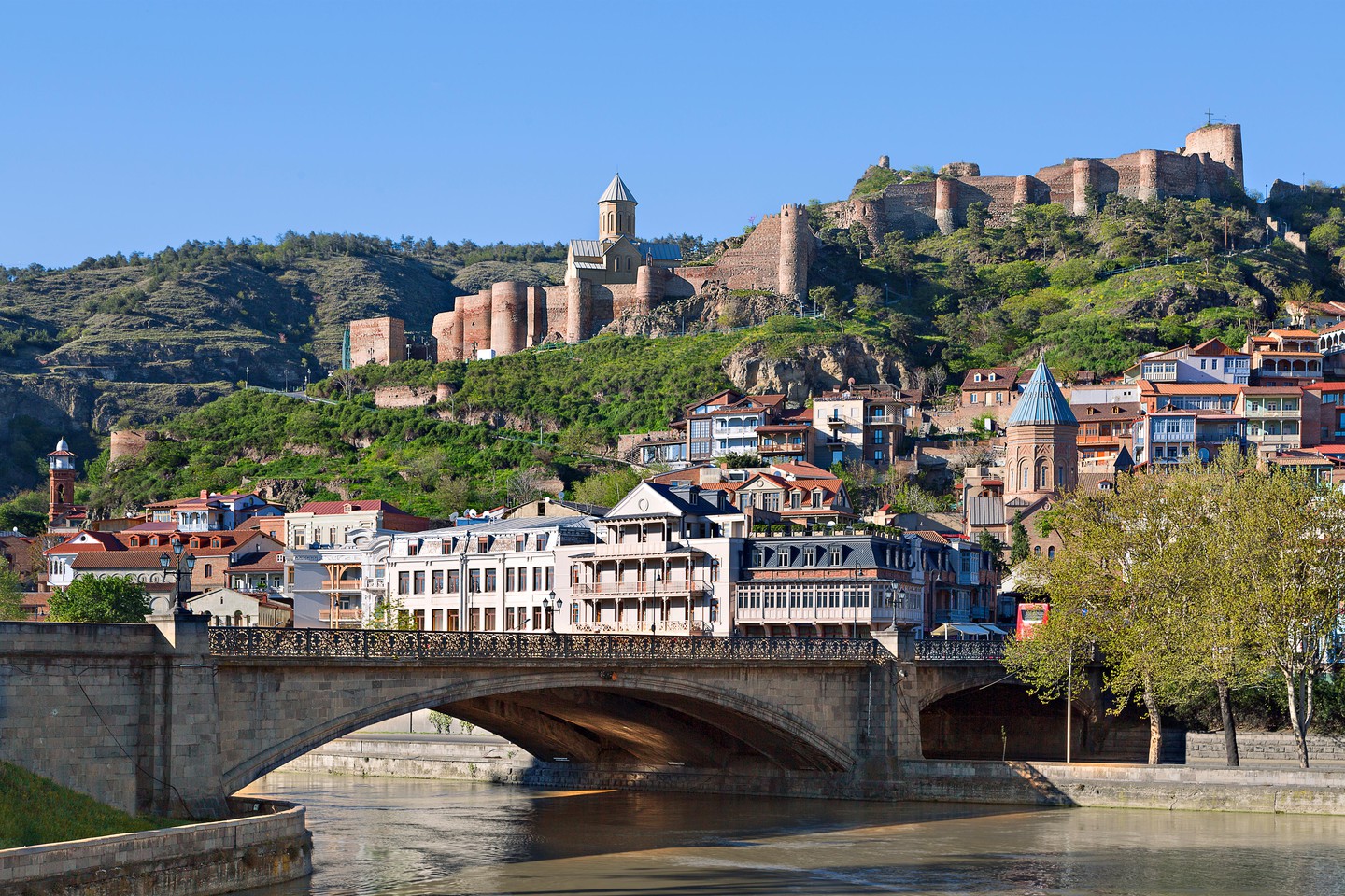 Tbilisi, thủ đô của Georgia, tự hào có kiến ​​trúc đa dạng, bao gồm các nhà thờ Chính thống giáo phương Đông, các tòa nhà tân nghệ thuật và các công trình kiến ​​trúc hiện đại. Ảnh: Alamy