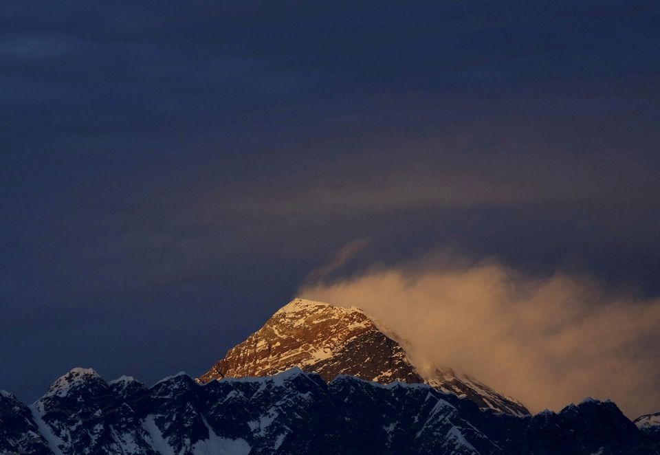 Đỉnh Everest. Ảnh: Reuters