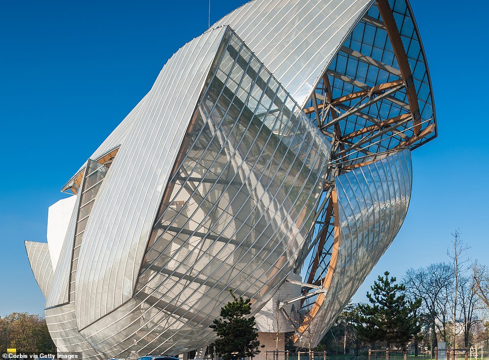 Tòa nhà Fondation Louis Vuitton do Frank Gehry thiết kế, là một bảo tàng nghệ thuật và trung tâm văn hóa ở Paris, khai trương vào tháng 10. Thiết kế của nó được lấy cảm hứng từ cấu trúc kính của Grand Palais trên đại lộ Champs Elysees. Ảnh: Getty
