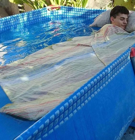 Thoải mái như thế này khéo lại ngủ xuyên mấy ngày hè.