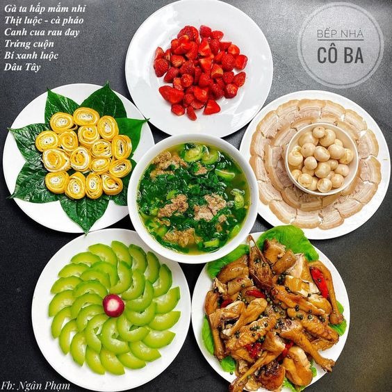 Mâm cơm của Bếp nhà cô Ba vừa đẹp mắt, vừa mát ruột, quá hợp cho ngày hè nóng nực.