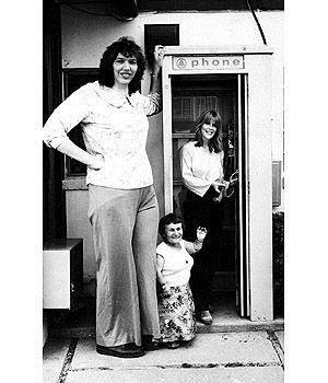 Cuộc đời người phụ nữ cao nhất thế giới: 'Miệng cười như nắng hạ nhưng trong lòng chớm đông'