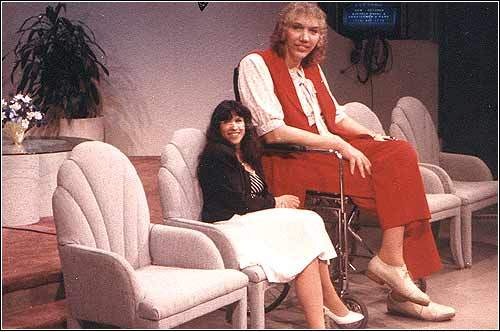 Cuộc đời người phụ nữ cao nhất thế giới: 'Miệng cười như nắng hạ nhưng trong lòng chớm đông'