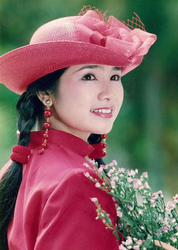 Nhan sắc khuôn vàng thước ngọc của NSND Thu Hà thời trẻ