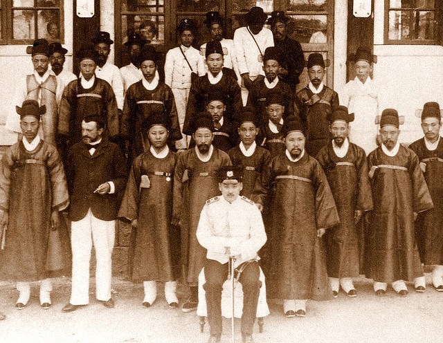Các quan chức của Bộ Truyền thông Hoàng gia, Seoul, 1903